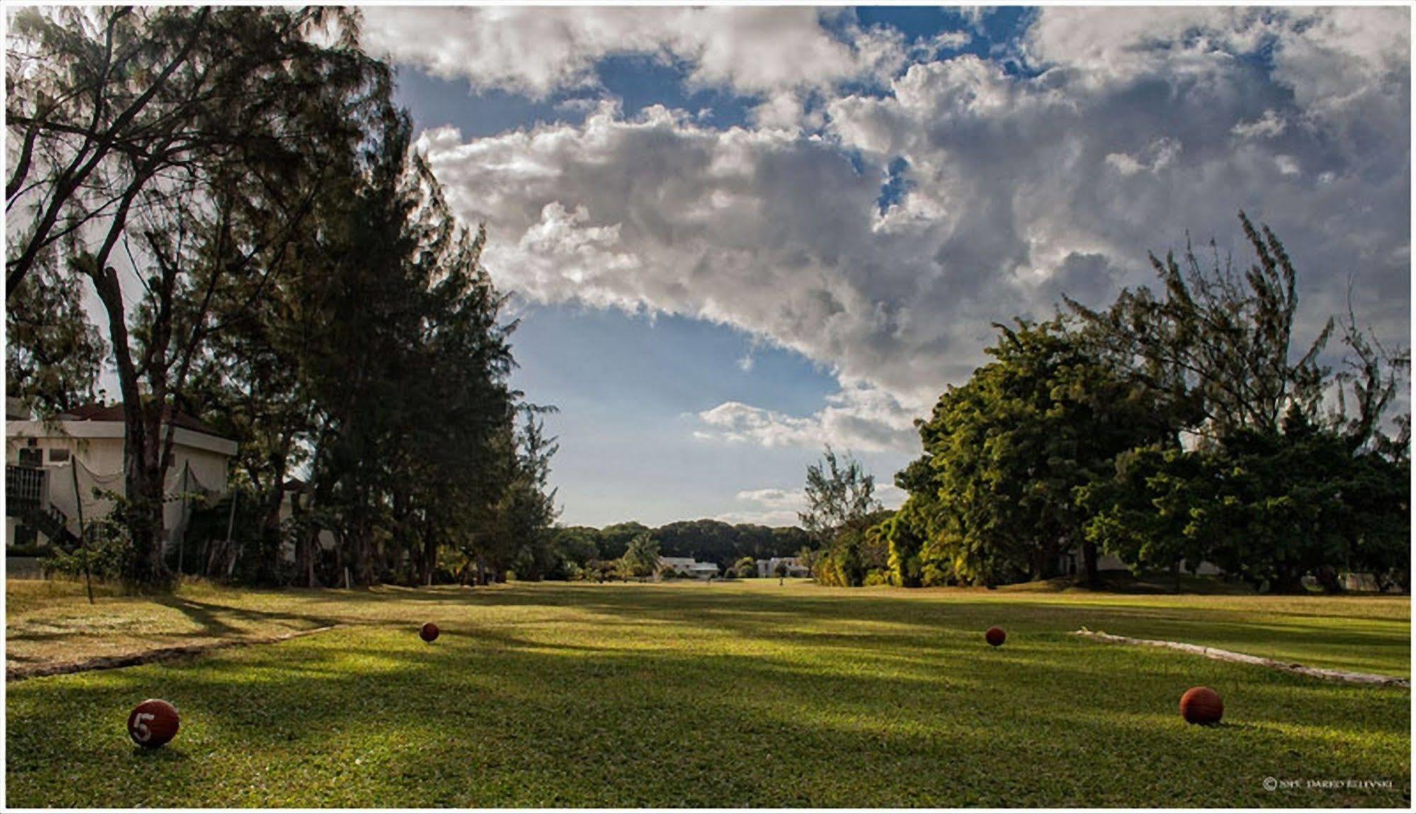 Plum Tree Club Apartment ไครสต์เชิร์ช ภายนอก รูปภาพ
