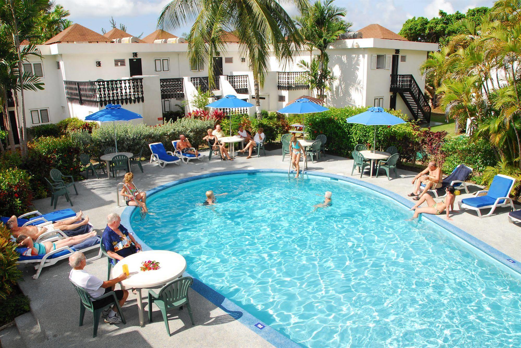 Plum Tree Club Apartment ไครสต์เชิร์ช ภายนอก รูปภาพ