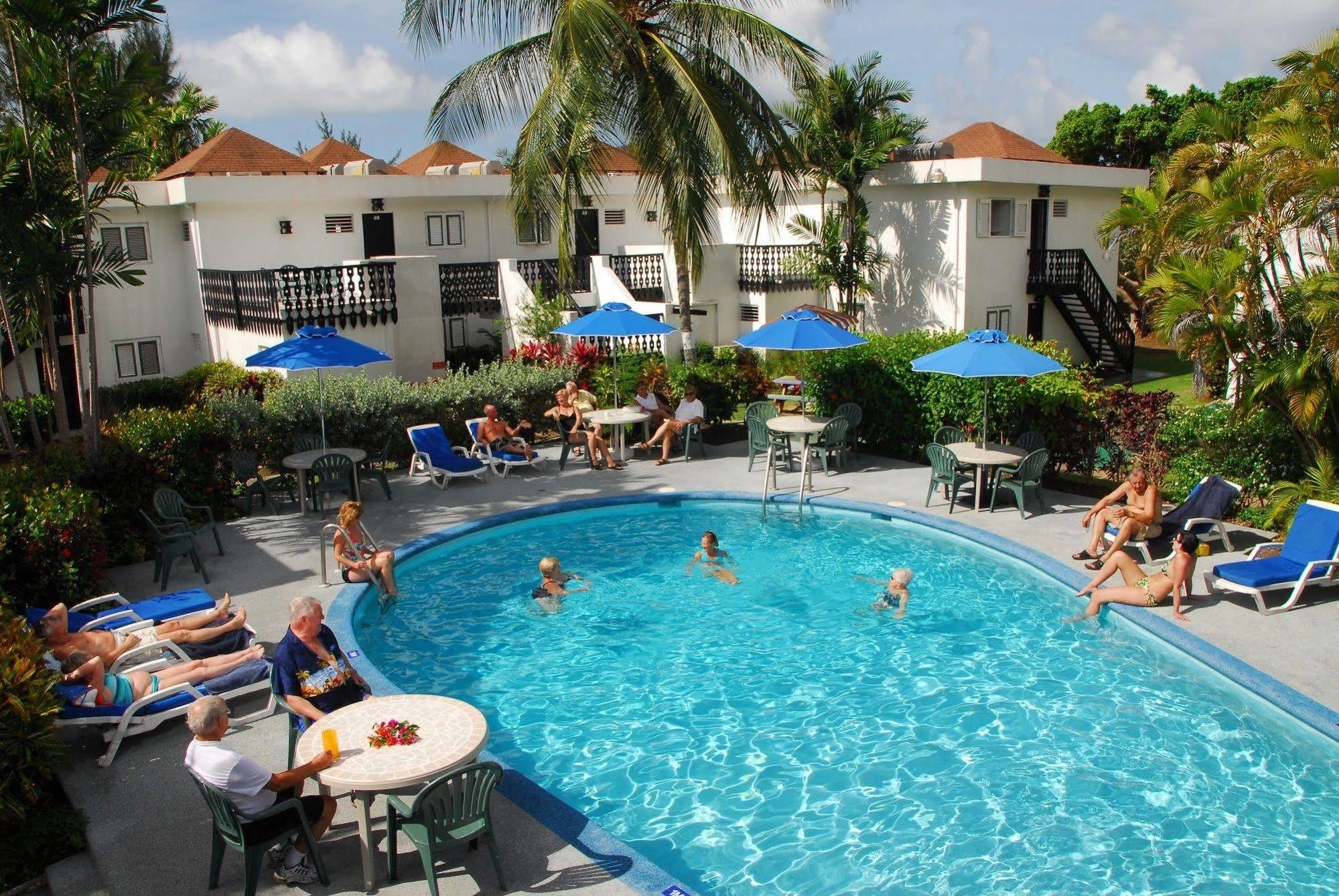 Plum Tree Club Apartment ไครสต์เชิร์ช ภายนอก รูปภาพ